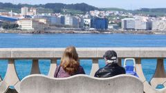 Disfrutando del sol en el paseo mar�timo y en las playas en A Coru�a