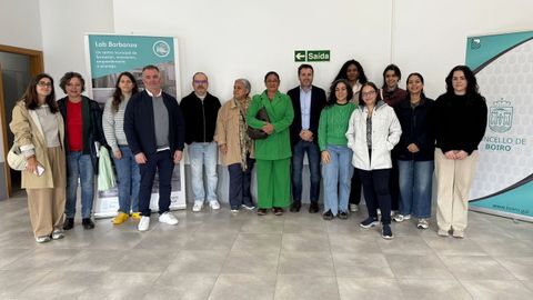 El alcalde de Boiro, Jos� Ram�n Romero, acompa�� a los investigadores durante su visita a Lab Barbanza