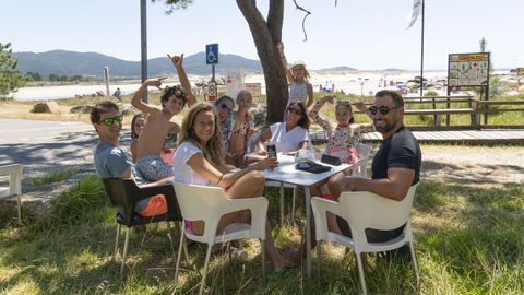 El arenal de Boca do Ro, en Carnota, recibe a multitud de visitantes.