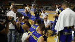 Moncho L�pez en plena interacci�n con sus hombres en el Pazo