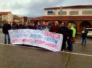 Los trabajadores se desplazaron ayer por la tarde hasta O Grove, de donde es el empresario.