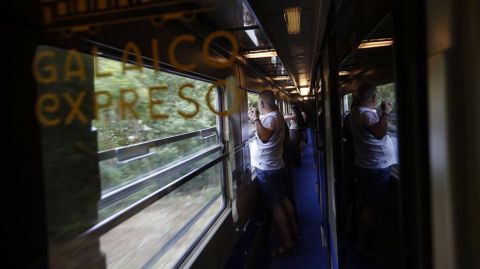 Los coches de viajeros del Galaico Expreso tienen compartimentos como los de los a�os 80