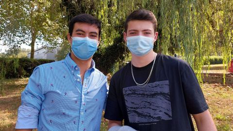 Sergio Quintana, alumno de primer curso de Econ�micas, y Manuel V�zquez, de ADE. 
