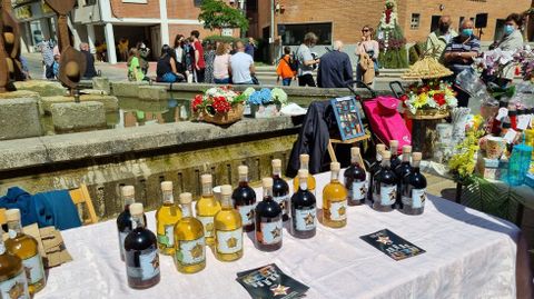 La Festa dos Maios de O Barco incluy una feria de artesana