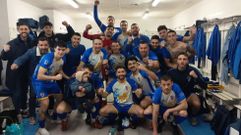 Los jugadores del Arz�a celebrando la victoria sobre el Bertamir�ns (2-0).