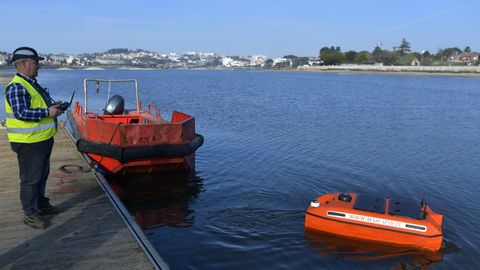burgo.Dron para las batimetrías. Con el dragado siempre se alteran los fondos, que hay que controlar, así como la turbidez del agua