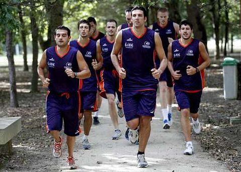 Los jugadores realizaron una sesi�n de carrera vespertina en el Paseo del Mi�o.