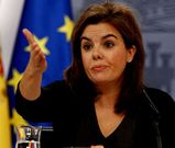 S�enz de Santamar�a, atendiendo ayer a los periodistas tras el Consejo.