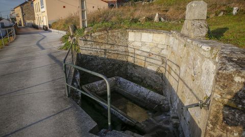 Zona de fuentes. El municipio outiense mantiene varios lavaderos y manantiales, este en concreto en su estado original en el lugar de Vara.