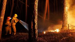 Imagen de archivo de La UME en el incendio de Ribas de Sil, el ms grande de Galicia en el 2021.