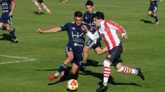 Imagen de una de las acciones del encuentro disputado ayer en el Salvador Otero