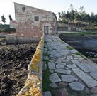 <span lang= es-es >El Mu��o de A Seca</span>. Es de los pocos molinos de mareas que quedan en pie en Galicia. En verano abri� pero ahora est� cerrado. 