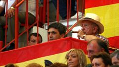 Victorino Martn, en el centro junto a su padre (con sombrero), en una corrida en la plaza de Pontevedra en el ao 2010