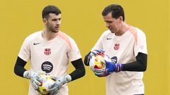 Joan Garc�a y Szczesny, durante el entrenamiento previo al partido ante el Guadalajara.