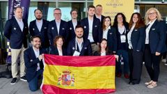 In�s, abajo a la derecha, junto a otros representantes de la selecci�n espa�ola en Samarcanda.