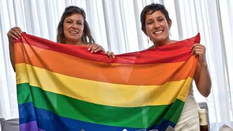 Roc�o Pasantes e Paula Mouzo na s�a voda, a primeira homosexual da Costa da Morte