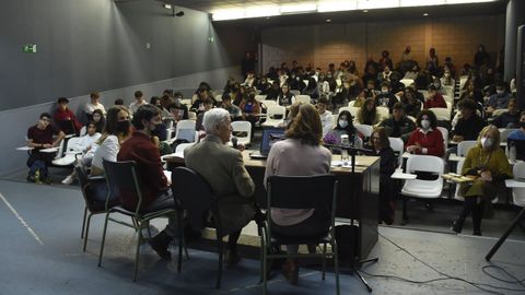 Theodor Kallifatides, en una conferencia celebrada en el IES Rafael Dieste de A Corua.