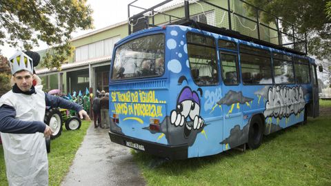 Presentaci�n de la Mikaeli�a y del bus de la Mikaela en Bu�o