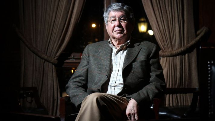 Bryce Echenique es el autor de  Con Jimmy en Paracas 