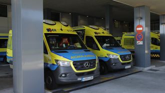 Imagen de archivo de ambulancias a las puertas del Chuac
