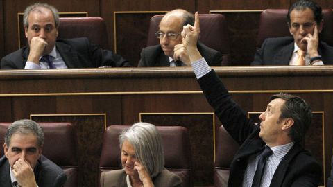 Te�filo de Luis, segundo por la izquierda en la fila de arriba