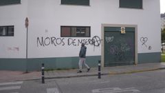 La pintada se ubica junto a la mezquita de Tnel de Oural