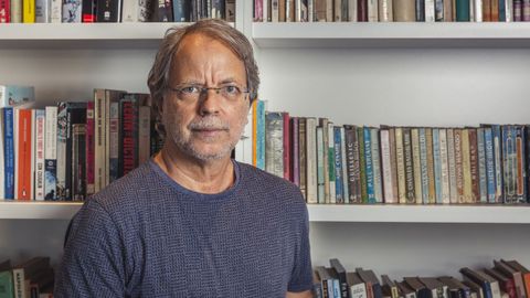 Mia Couto dej&oacute; los estudios de Medicina para ser periodista y escritor.