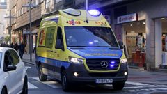 Una ambulancia en una calle de Pontevedra