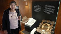A historiadora Maribel Iglesias f�lanos da arte funeraria do escultor Francisco Asorey