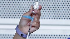 Vacunaci�n masiva contra el Covid-19 con AstraZeneca para personas de entre 60 y 65 a�os en el recinto ferial de Pontevedra