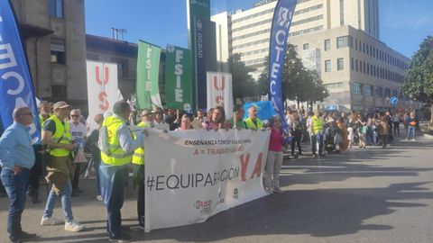 La escuela concertada sale a la calle en Oviedo para exigir la equiparaci�n salarial