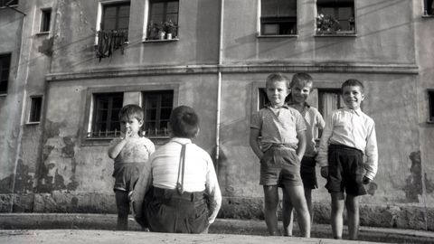 Ni�os en el Serrallo (Sotrondio), 1963 (fragmento)