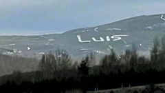 Imagen que se puede ver desde la autova de uno de los desbroces con forma de Luis en las laderas de Sanabria