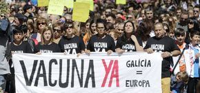 Los asistentes guardaron un minuto de silencio por la vecina de Arteixo fallecida el viernes. 