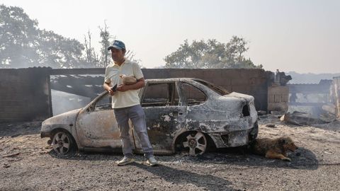 Samuel Vieira, vecino de la aldea de A Caridade, en Monterrei, que perdió la casa y el coche