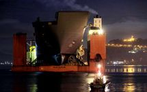 <span lang= es-es >Salida del �Adelaide�</span>. Aunque estaba previsto que partiese hoy de la r�a de Vigo, finalmente el �Blue Marlin� con el megabuque a bordo sali� en la noche de ayer rumbo a las Ant�podas.