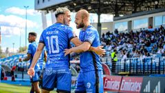 Mart�n Ochoa celebrando el gol de su compa�ero, Sergio Benito, ante el Real Madrid Castilla