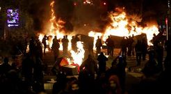 Incidentes el mi�rcoles por la noche en Atocha mientras la manifestaci�n rodeaba el Congreso en la plaza C�novas del Castillo.