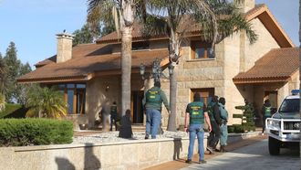 Nueve meses fue el tiempo transcurrido desde la descarga en Portugal y las detenciones de varios integrantes del clan y el registro, entre otros inmuebles, del chal� familiar (en la imagen), que lleva una d�cada y media judicializado en la Audiencia Nacional por su presunto origen il�cito. MARTINA MISER