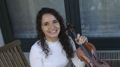 Exalumna del conservatorio profesional de Santiago, la teense Mireia Castro ha conseguido una plaza fija en una de las orquestas m�s importantes del mundo, la de la �pera de Z�rich, en donde aterriz� hace m�s de tres a�os como academista.