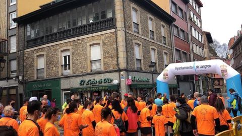 Participantes en Langreo en la carrera Galb�n contra el c�ncer infantil