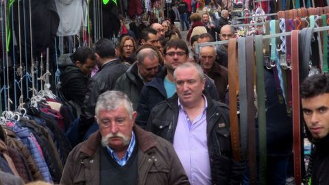 Imágenes de aglomeraciones como esta, captada en una feria en Chantada en el 2018, tardarán en volver a verse