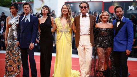 Gemma Chan, Harry Styles, Sydney Chandler, Olivia Wilde, Chris Pine, Florence Pugh y Nick Kroll, en la alfombra roja.
