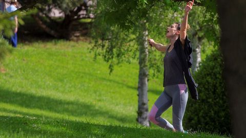  Una mujer practica deporte este sbado en Oviedo