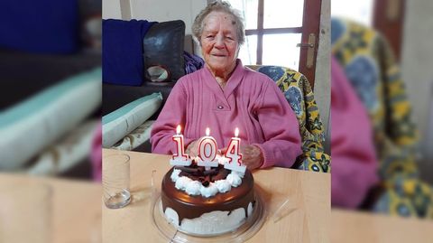 Pura D�az P�ramo celebr� su 104 cumplea�os en su casa de Santiorxo