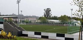 El campo de f�tbol est� listo para su uso hace tiempo, pero las obras del p�rking y el nuevo acceso a la parcela van sin prisas.