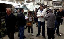 Ana Ermida y Bernardo Fraga informaron a los vecinos en Viveiro.