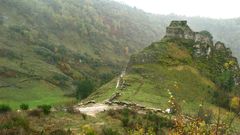 El castillo de Carbedo, antes y despu�s de la torreta el�ctrica