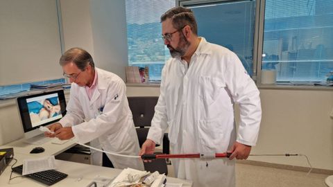 Los doctores Manuel Alonso y Francisco Álvarez Marcos, del Servicio de Angiología y Cirugía Vascular del HUCA
