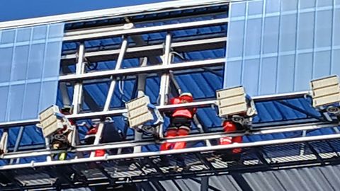 Desprendimiento de placas en Riazor por los fuertes vientos
